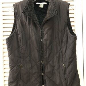 Peter Nygard Black Quilted Vest with Stand-Up Collar and Fitted Silhouette